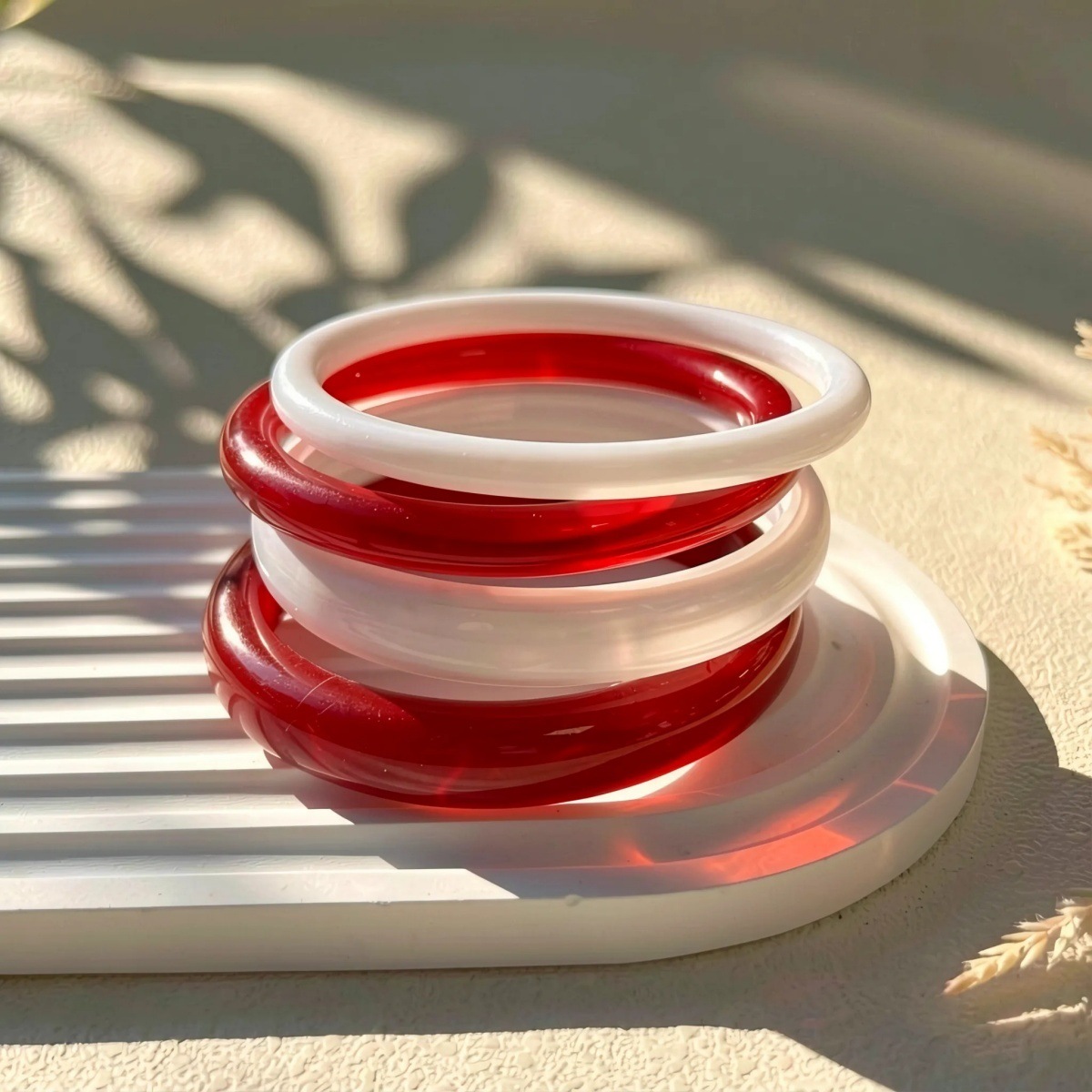 4pcs Red and White Stackable Acrylic Bangles Set